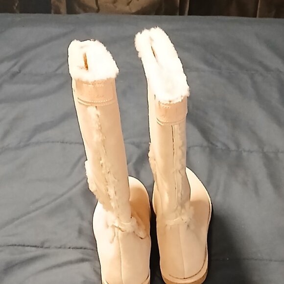 New Cole Haan  Light Brown Bootie Sheep Fur Waterproof Size 8 - Picture 4 of 5